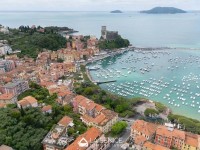 casa indipendente in vendita a Lerici