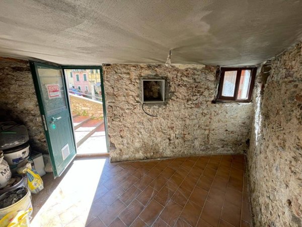 locale commerciale in vendita a Lerici