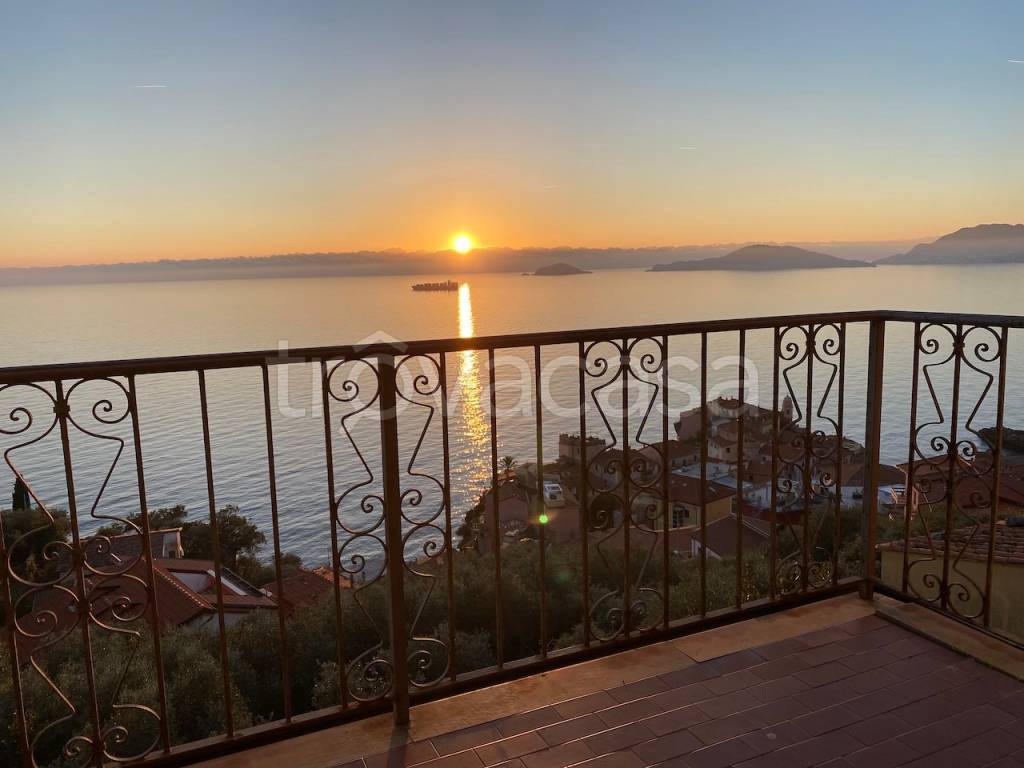 appartamento in vendita a Lerici in zona Tellaro