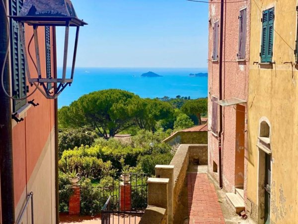 casa indipendente in vendita a Lerici in zona Tellaro