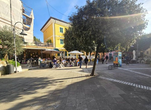 locale commerciale in vendita a Lerici in zona Tellaro