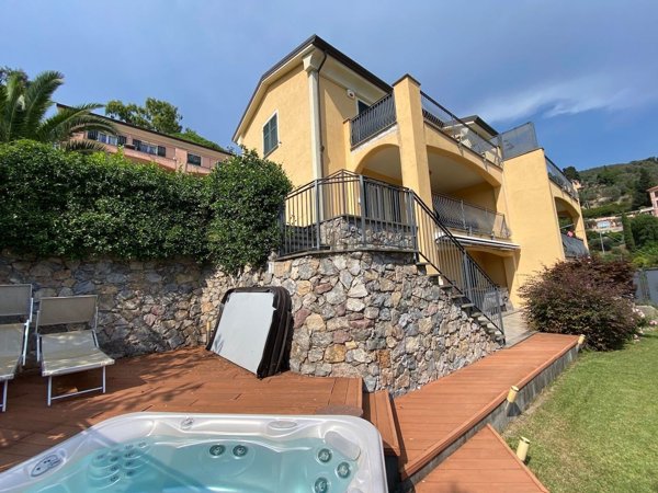 casa indipendente in vendita a Lerici