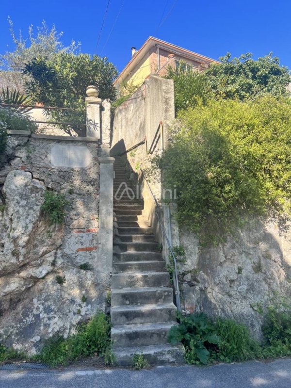casa indipendente in vendita a Lerici