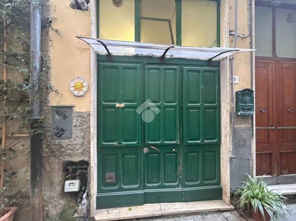 locale commerciale in vendita a Lerici