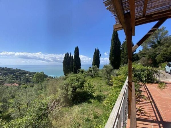 casa indipendente in vendita a Lerici