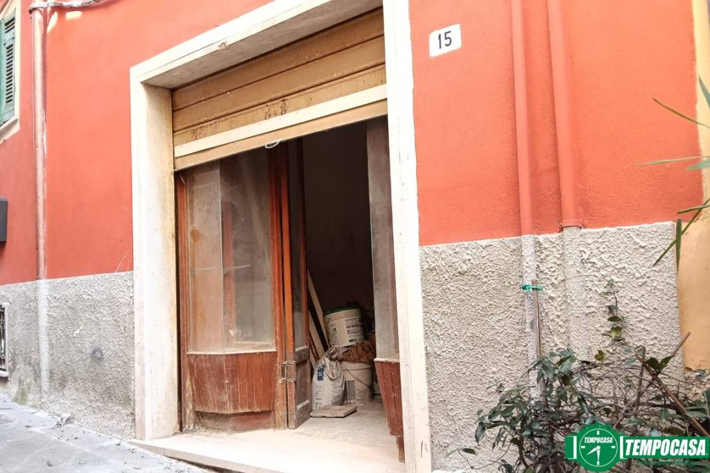 locale commerciale in vendita a Lerici in zona La Serra