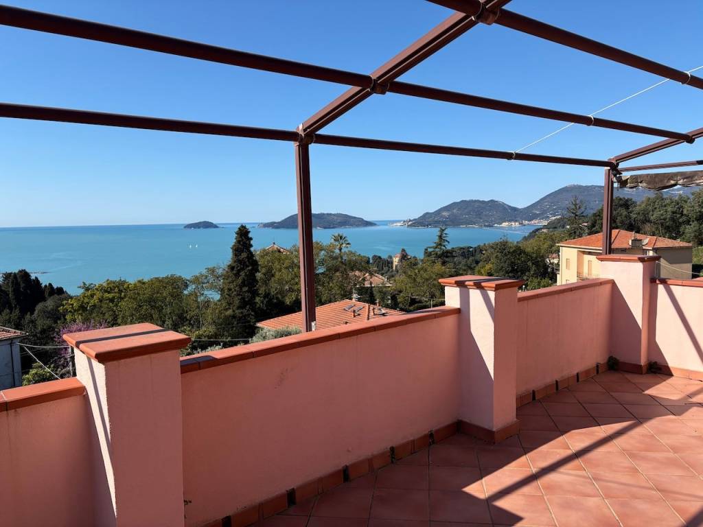 appartamento in vendita a Lerici in zona Pugliola