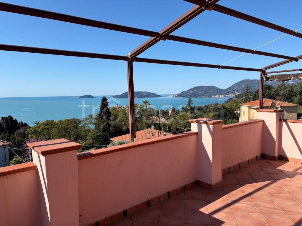 appartamento in vendita a Lerici in zona Pugliola