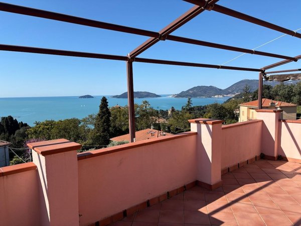 appartamento in vendita a Lerici in zona Pugliola