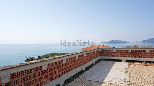 casa indipendente in vendita a Lerici