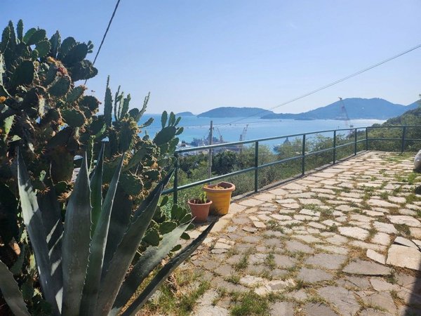 casa indipendente in vendita a Lerici
