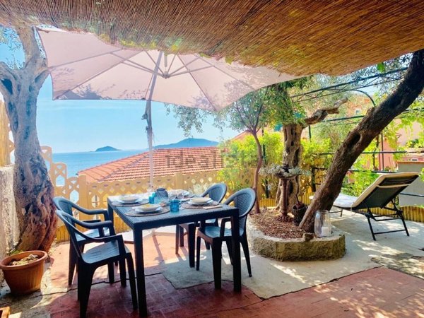 appartamento in vendita a Lerici in zona Tellaro