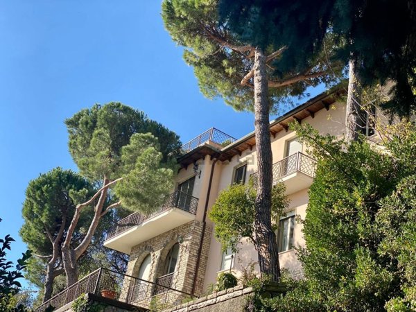 casa indipendente in vendita a Lerici