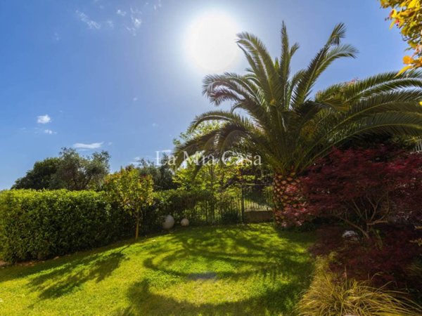 casa indipendente in vendita a Lerici