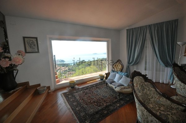 casa indipendente in vendita a Lerici