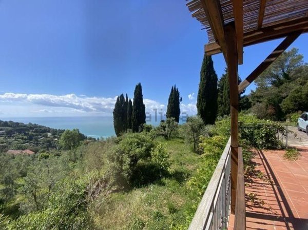 casa indipendente in vendita a Lerici