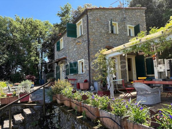 casa indipendente in vendita a Lerici