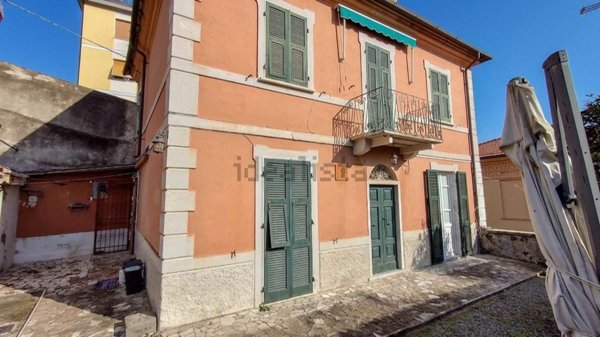 casa indipendente in vendita a Lerici