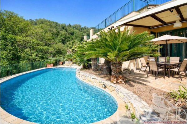 casa indipendente in vendita a Lerici in zona Pugliola