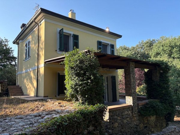 casa indipendente in vendita a Lerici