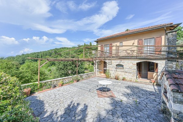 casa indipendente in vendita a Lerici