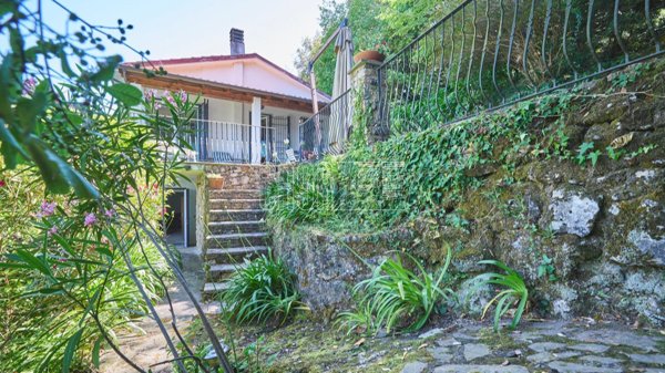 casa indipendente in vendita a Lerici