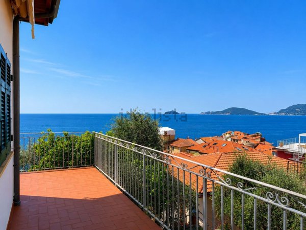 casa indipendente in vendita a Lerici