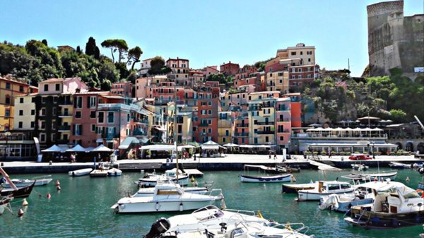 locale commerciale in vendita a Lerici in zona Muggiano