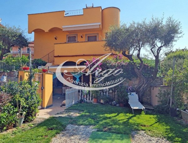 casa indipendente in vendita a Lerici in zona Pugliola
