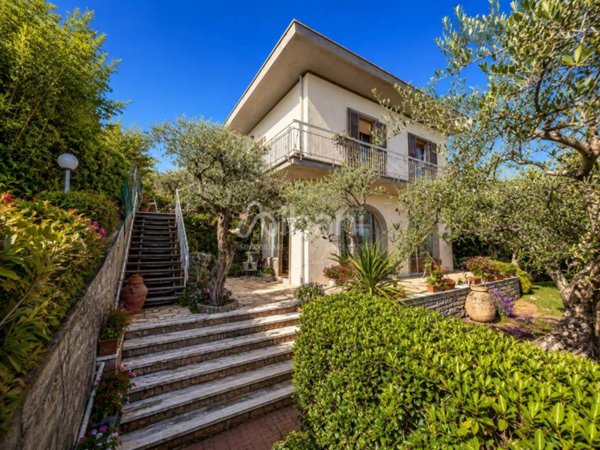 casa indipendente in vendita a Lerici in zona Muggiano