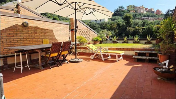 casa indipendente in vendita a Lerici in zona Pugliola