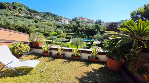 casa indipendente in vendita a Lerici in zona Pugliola