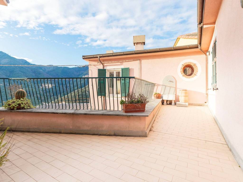 casa indipendente in vendita a Levanto in zona Montale