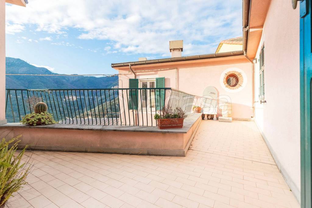 casa indipendente in vendita a Levanto in zona Montale