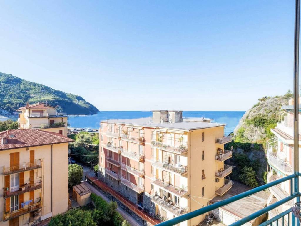 appartamento in vendita a Levanto in zona Mesco