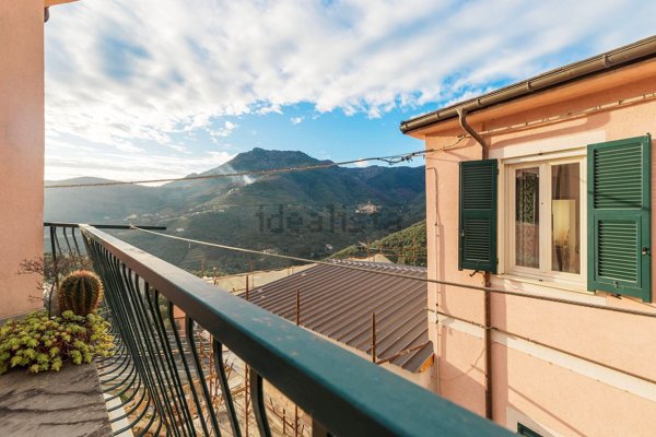 appartamento in vendita a Levanto in zona Montale