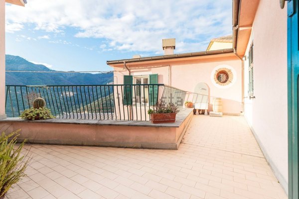 appartamento in vendita a Levanto in zona Montale