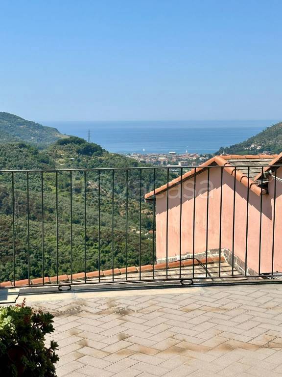 appartamento in vendita a Levanto in zona Pastine