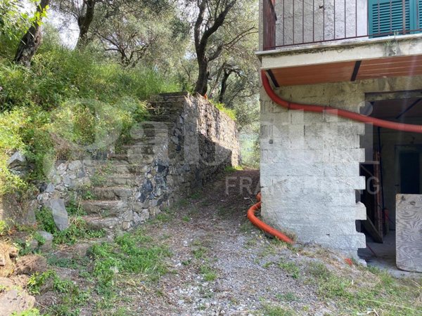 casa indipendente in vendita a Levanto in zona Legnaro