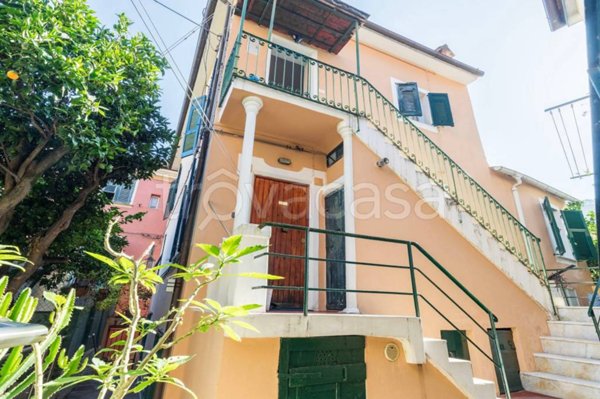 appartamento in vendita a Levanto in zona Mesco