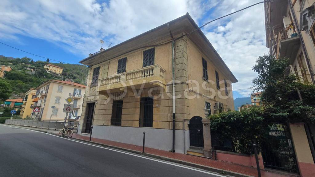 appartamento in vendita a Levanto in zona Mesco
