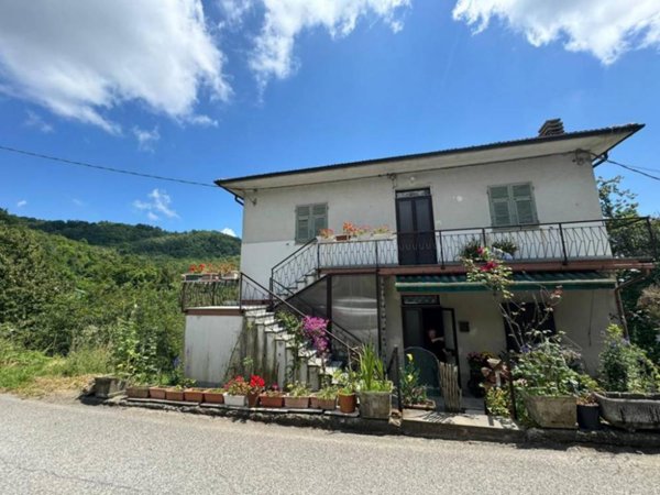 casa indipendente in vendita a Maissana in zona Campore
