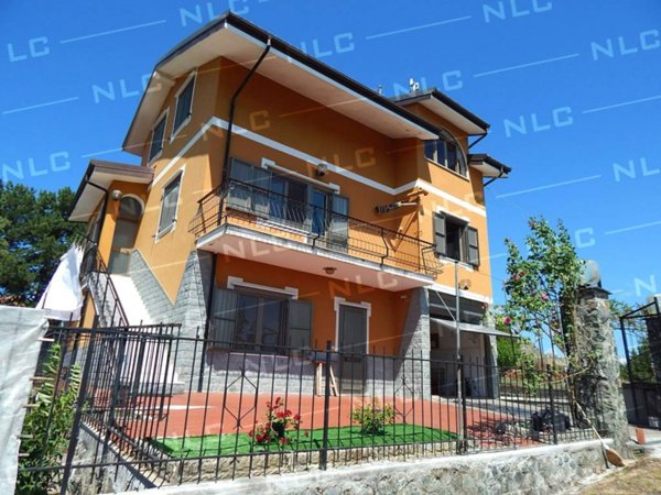 casa indipendente in vendita a Maissana in zona Tavarone