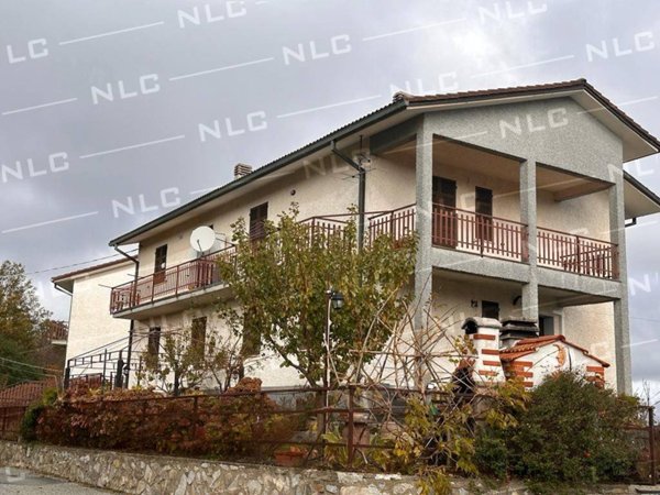 appartamento in vendita a Maissana in zona Tavarone