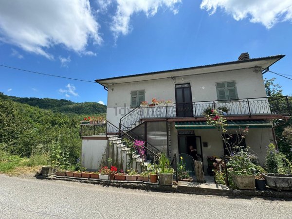 casa indipendente in vendita a Maissana in zona Campore