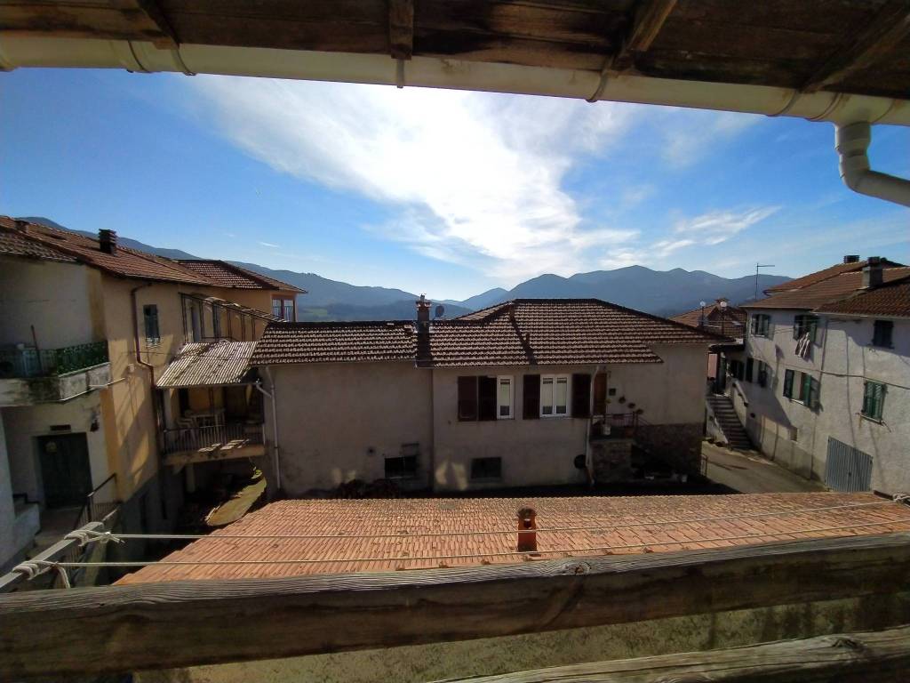 casa indipendente in vendita a Maissana in zona Cembrano