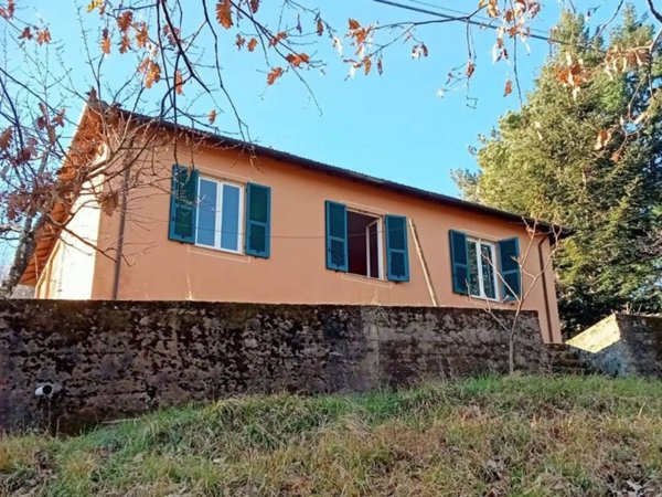 casa indipendente in vendita a Maissana in zona Tavarone