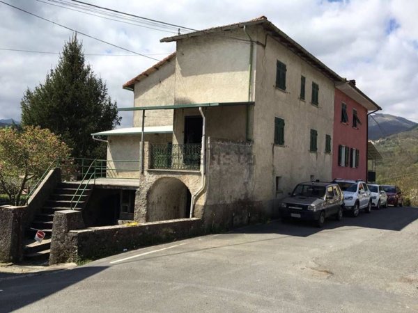 quadrivano in vendita a Maissana in zona Cembrano