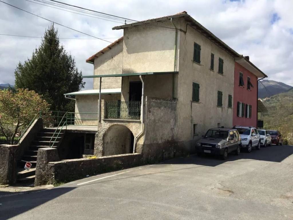 quadrivano in vendita a Maissana in zona Cembrano