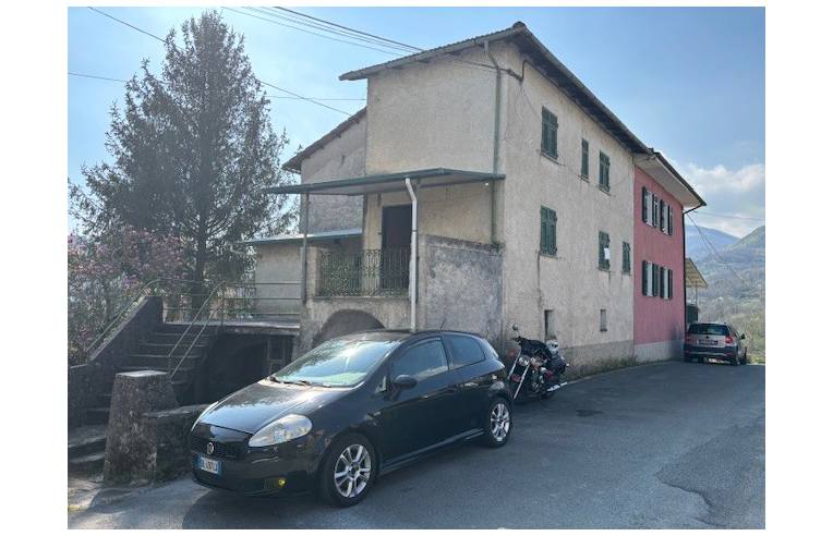 casa indipendente in vendita a Maissana in zona Cembrano